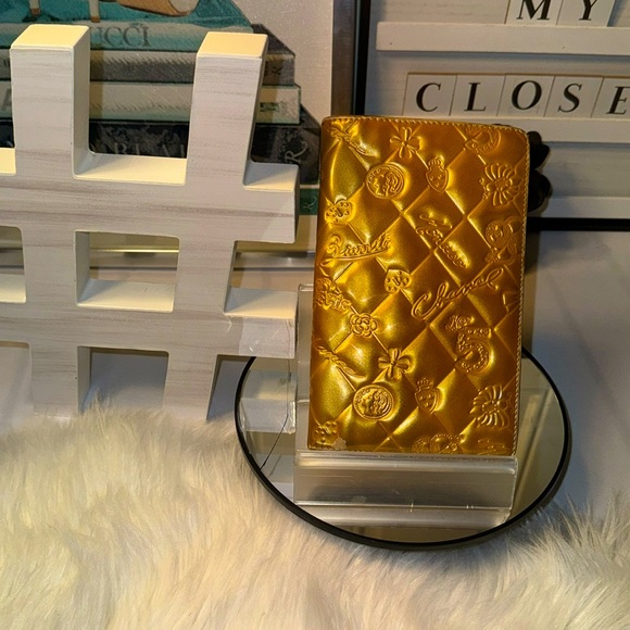 CHANEL Gold Leather Embossed Lucky Symbols L Yen Wallet GUC - Picture 1 of 9